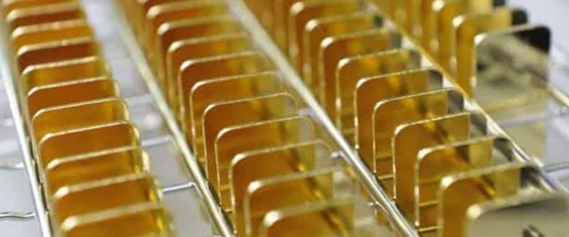 What is the average return on gold in the last 20 years?